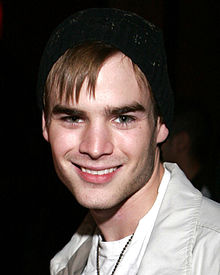 How tall is David Gallagher?